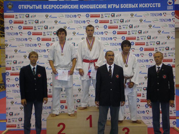 Серебрянный призёр по каратэ  Мурашкин Андрей. 