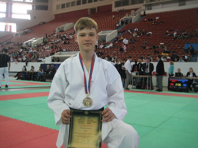 Чемпион  по каратэ WKF категории 12-13 лет +51 кг  --- Батуев Константин
